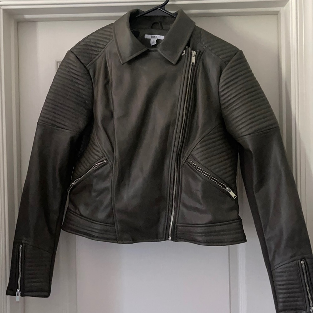 NWT (L) BAR III olive green faux leather jacket. perfect condition, never worn.